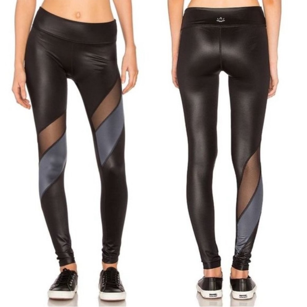 Beyond Yoga Gloss Over Waves Leggings Size XS